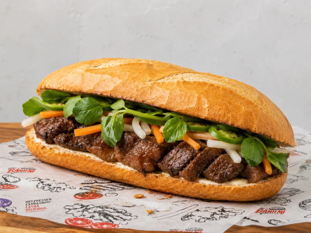 Shaking Beef bánh mì